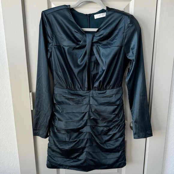 ASTR The Label Petrova Satin Front Cutout Long Sleeve Mini Dress Sz M Dark Teal - Picture 11 of 13